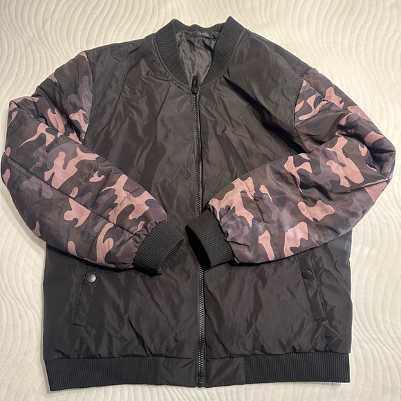 Truth by Republic black and camouflage winter bomber jacket - Picture 1 of 11